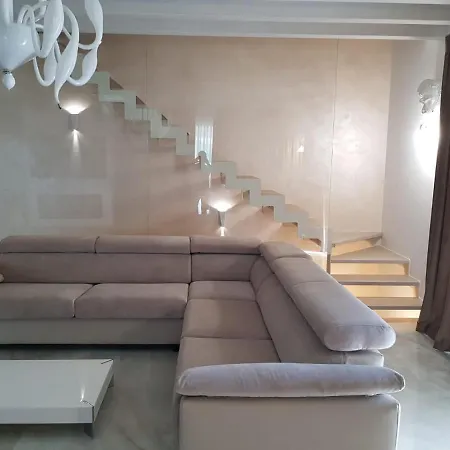 Elena Villa