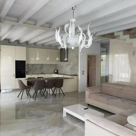 Elena Villa